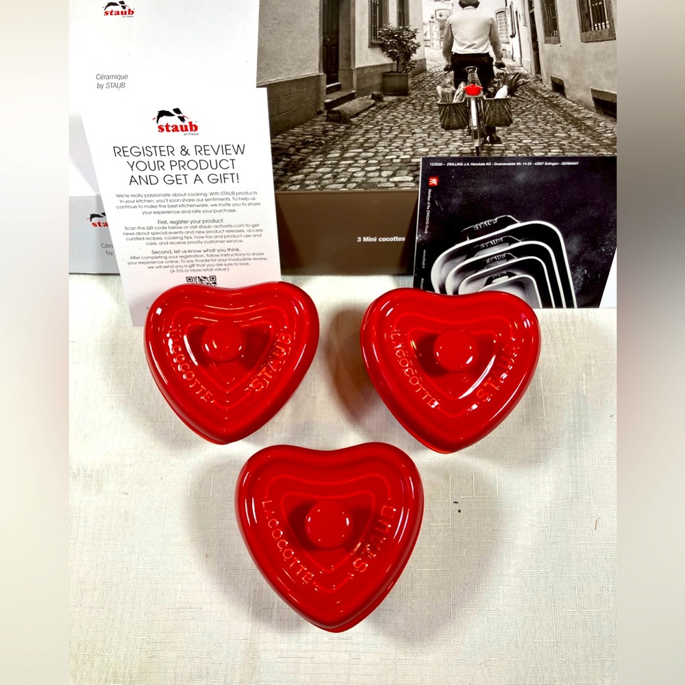 NIB Staub Set Of 3 Mini Cocottes, red, Heart Shaped With Lids